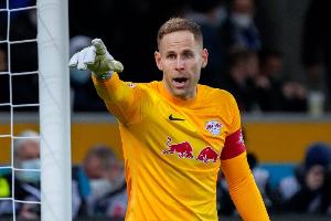 米兰体育官网-莱比锡官方：门将古拉茨在受撞击后被抬离球场，被送医时意识清醒