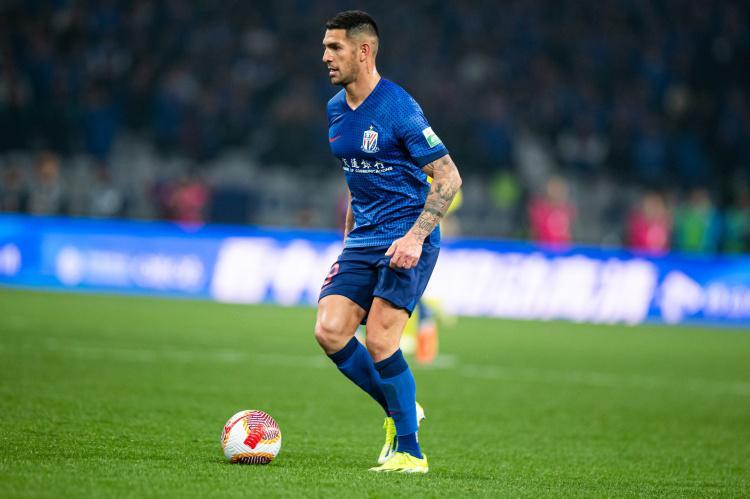 米兰体育-记者：路易斯腰部受伤已经有段时间，教练组决定本轮让他休息