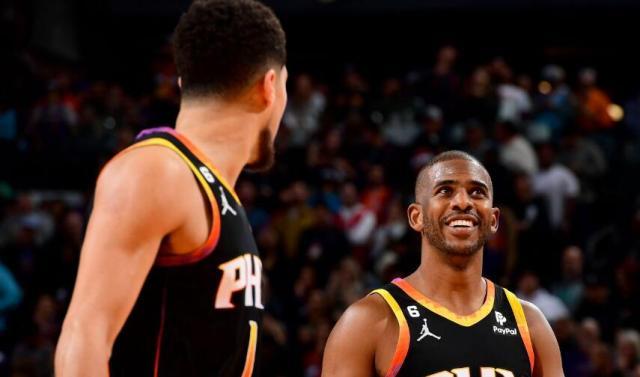 米兰体育官网-高分赢球布克踏上巨星之道！保罗转型当绿叶